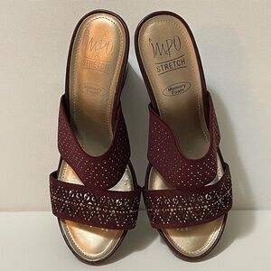 EUC Women's Size 8.5 Impo "Vertie" Sparkly Maroon Fabric Wedge Slides